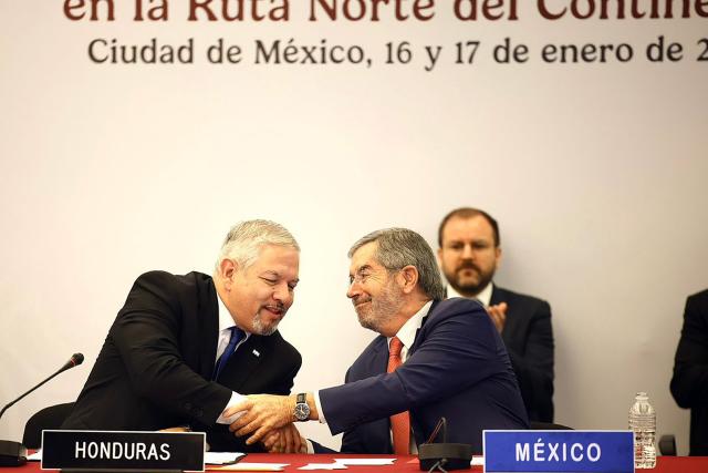 México afirma que los migrantes «no están solos» en conferencia regional sobre movilidad