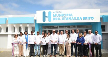 Presidente Abinader inaugura obras de salud, educación y deporte en Las Guáranas