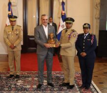 Abinader reafirma apoyo y orgullo por las Fuerzas Armadas y la Fuerzas Armadas