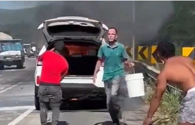 Yipeta se incendia en la Circunvalación Norte de Santiago