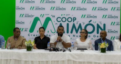 CoopMaimón reconoce a Teoscar Hernández por su destacada trayectoria en las Grandes Ligas