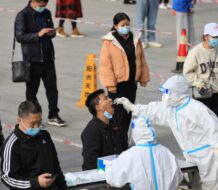 ¡Alerta en China! OMS vigila nuevo brote de virus similar al COVID-19
