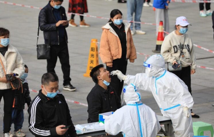 ¡Alerta en China! OMS vigila nuevo brote de virus similar al COVID-19