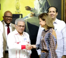 Impiden entrada a medios en reunión gobierno-CMD; logran acuerdo “histórico”