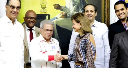 Impiden entrada a medios en reunión gobierno-CMD; logran acuerdo “histórico”
