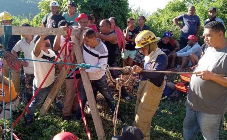 ¡Heroico rescate en Santiago!Salvan a hombre atrapado en pozo de 80 pies