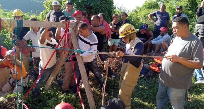 ¡Heroico rescate en Santiago!Salvan a hombre atrapado en pozo de 80 pies