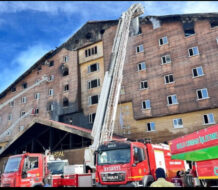 66 muertos en el incendio de un hotel en una estación de esquí en Turquía