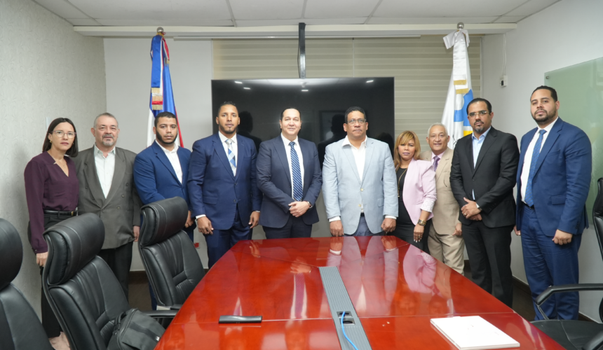 Jesús Andújar visita a director Compras y Contrataciones para realizar gestión transparente en el Ideice