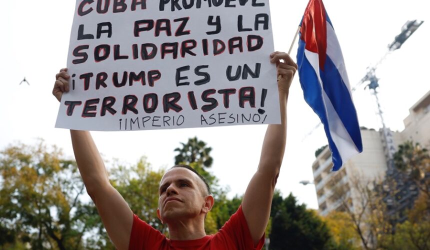 Mexicanos protestan frente a la embajada de EE.UU. por inclusión de Cuba en lista terrorista