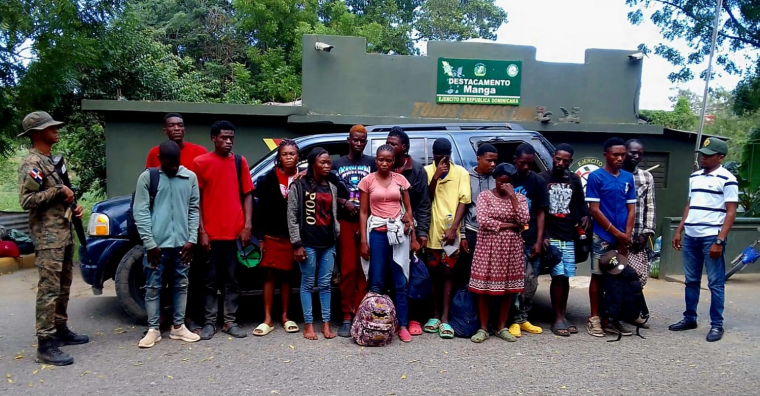 Interceptan tres yipetas con haitianos indocumentados en Montecristi 