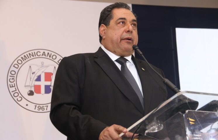 Jhon Richard Paniagua asume la presidencia del Colegio de Notarios