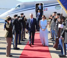 Abinader llega a Puerto Rico para la toma de posesión de la gobernadora