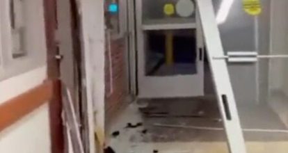 Mujer impacta su auto dentro de un hospital en Nueva Jersey