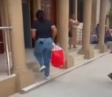 Queda libre mujer que expuso los presuntos restos de su hija en fiscalía de Higüey