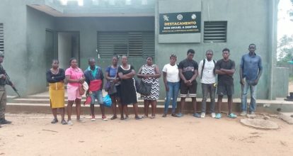 Detienen jeepeta con 19 haitianos ilegales en Montecristi; chofer emprende la huida