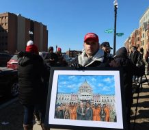 «No me arrepiento»: Los indultados por el asalto al Capitolio salen en libertad