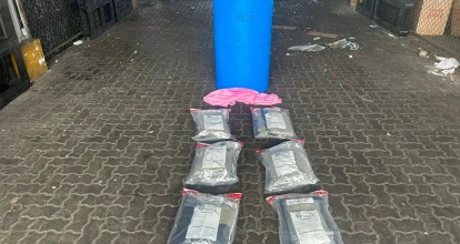 Ocupan 12 paquetes de presunta marihuana en el Puerto de Haina camuflada en tanque de comida