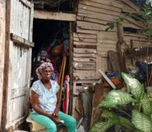 Un techo digno para Bienvenida Santana: un llamado a la solidaridad desde Boca Chica”