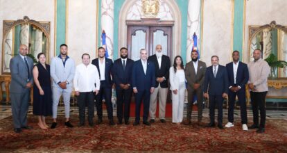 Presidente Abinader recibe a miembros de la Asociación de Peloteros de Grandes Ligas