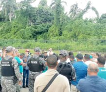 Transportista protestan en Mata Puerco por malas condiciones de la carretera
