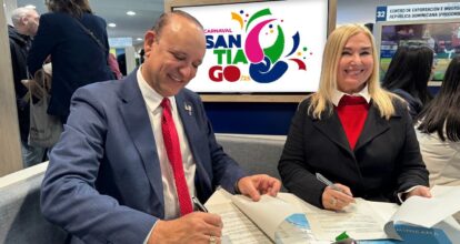 Alcaldía de Santiago firma acuerdo en FITUR para promover el Carnaval