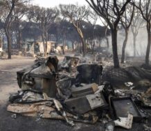 Las desgarradoras imágenes de las ruinas en que quedaron viviendas tras incendios devastadores en California