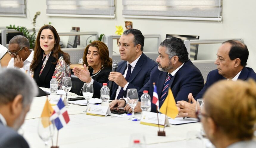 JCE presenta a Sociedad de Diarios proyecto de nueva Cédula de Identidad