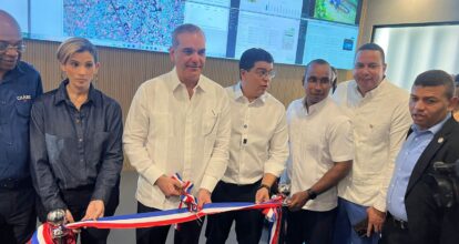 Presidente Abinader y Fellito Suberví inauguran centro de monitoreo de la CAASD