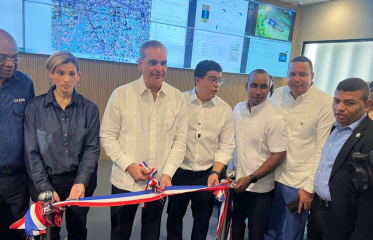 Presidente Abinader y Fellito Suberví inauguran centro de monitoreo de la CAASD
