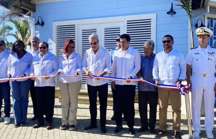 Gobierno entrega la reconstruida Plaza de los Pescadores en Las Terrenas