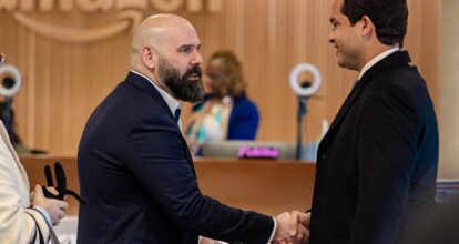 Omar Fernández se reune con altos ejecutivos de Amazon para proyectos de inversión en RD