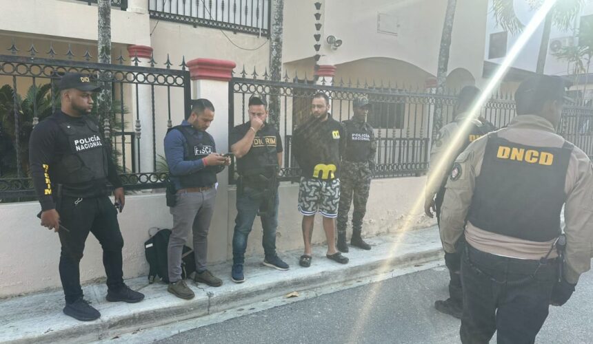 PN y DNCD incautan armas, drogas y dinero en allanamiento en Jarabacoa