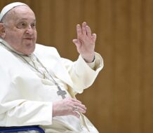 Papa Francisco presenta un cuadro clínico “complejo”