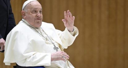 Papa Francisco presenta un cuadro clínico “complejo”