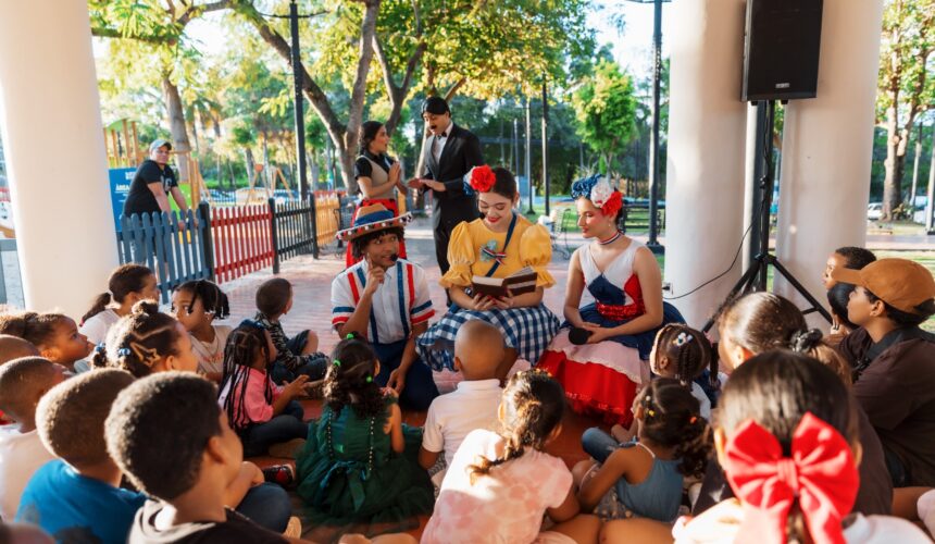 ADN honra a la patria con imágenes de héroes en el Malecón SD