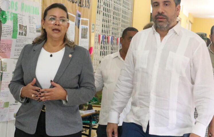 INEFI junto a la embajada de Panamá impactan centro escolar en Santo Domingo Este