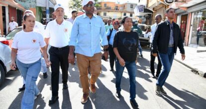 Director de Propeep  recorre sector Capotillo y supervisa trabajo
