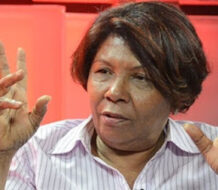 Presidenta del Movimiento Mujeres Trabajadoras deposita constancia al MP por Caso Paula Santana