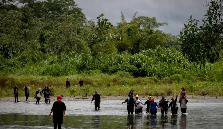 Más de 400 mil migrantes pasaron el Darién en 2024, según Defensoría del Pueblo colombiana