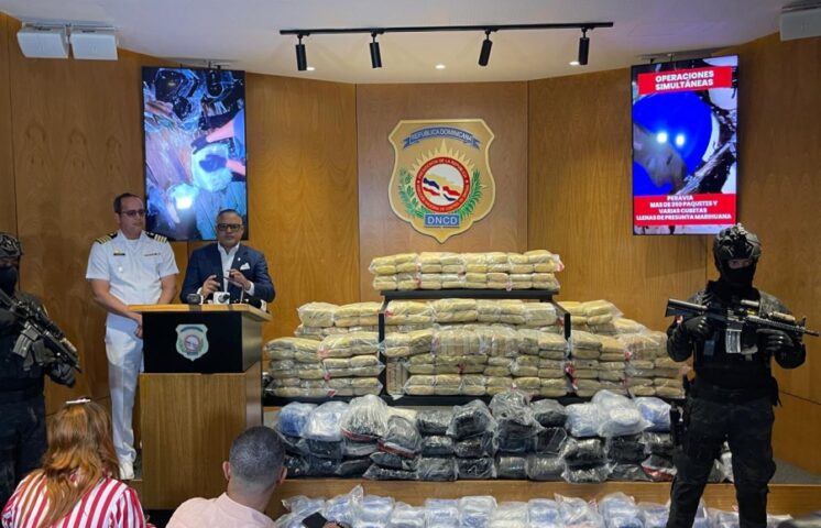 Confiscan cargamento de presunta marihuana y 56 láminas de presumible cocaína