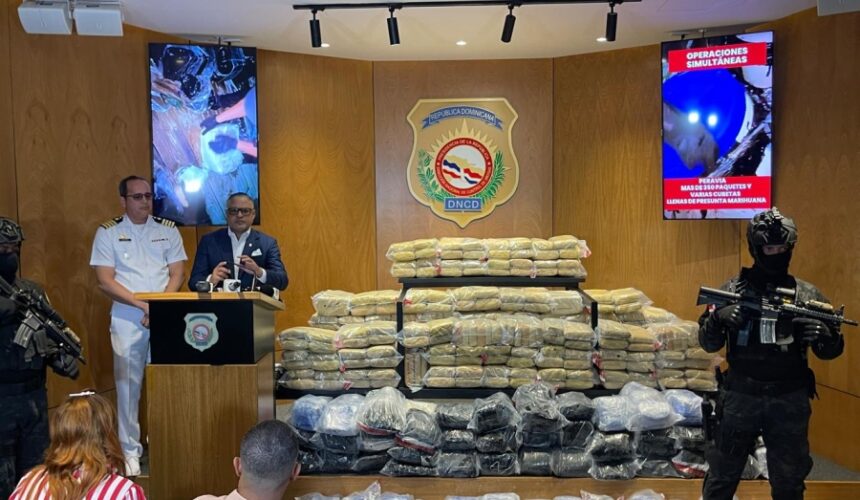 Confiscan cargamento de presunta marihuana y 56 láminas de presumible cocaína