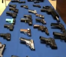 EE.UU. acusa a 22 pandilleros de los 'Trinitarios' por seis asesinatos en Massachusetts