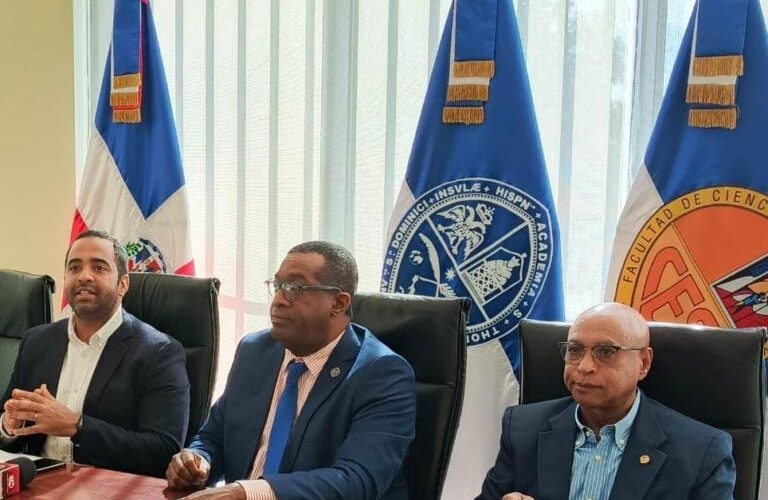 FCES de la UASD y la Fundación Juan Bosch presentan estudio de los salarios en RD