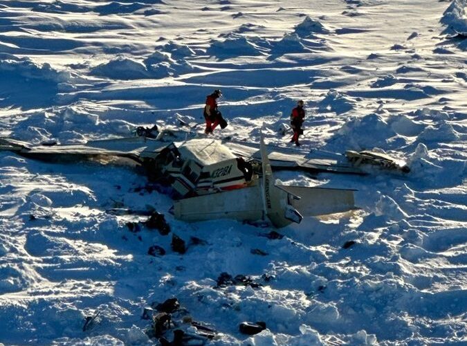 Al menos tres muertos tras localizar los restos del avión desaparecido en Alaska