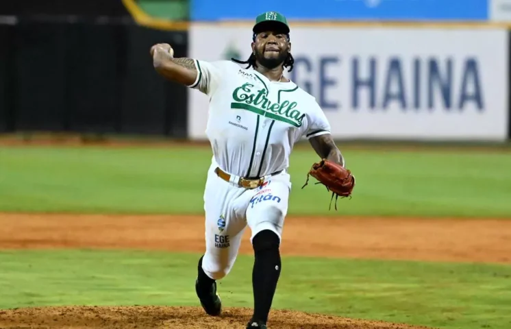 Estrellas vuelven a firmar a Neftalí Féliz como agente libre