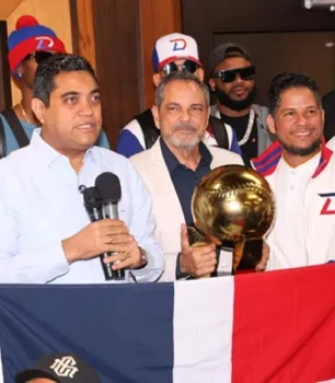 ¡Con regocijo! Leones del Escogido, campeones de la Serie del Caribe 2025, llegaron hoy a RD