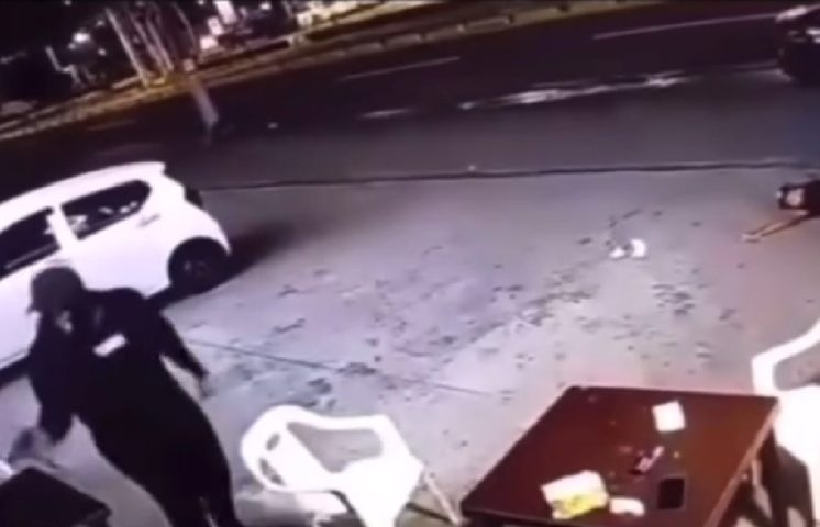 Asalto en establecimiento de comida rápida en la avenida Tiradentes