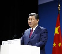China celebra la llamada entre Trump y Putin y afirma que el diálogo es la «única salida» a la guerra en Ucrania