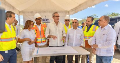Abinader inaugura carretera en Comendador con inversión de 120 mil millones de pesos